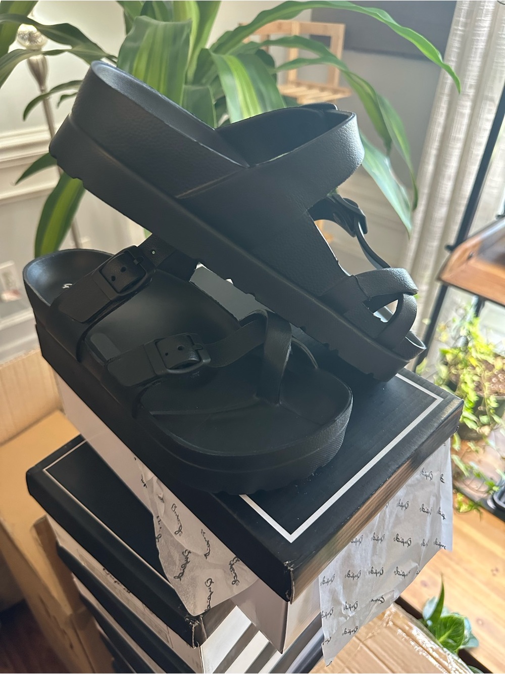 Qupid Women's Black Platform Strappy Sandals - Casual Comfort- New In Box